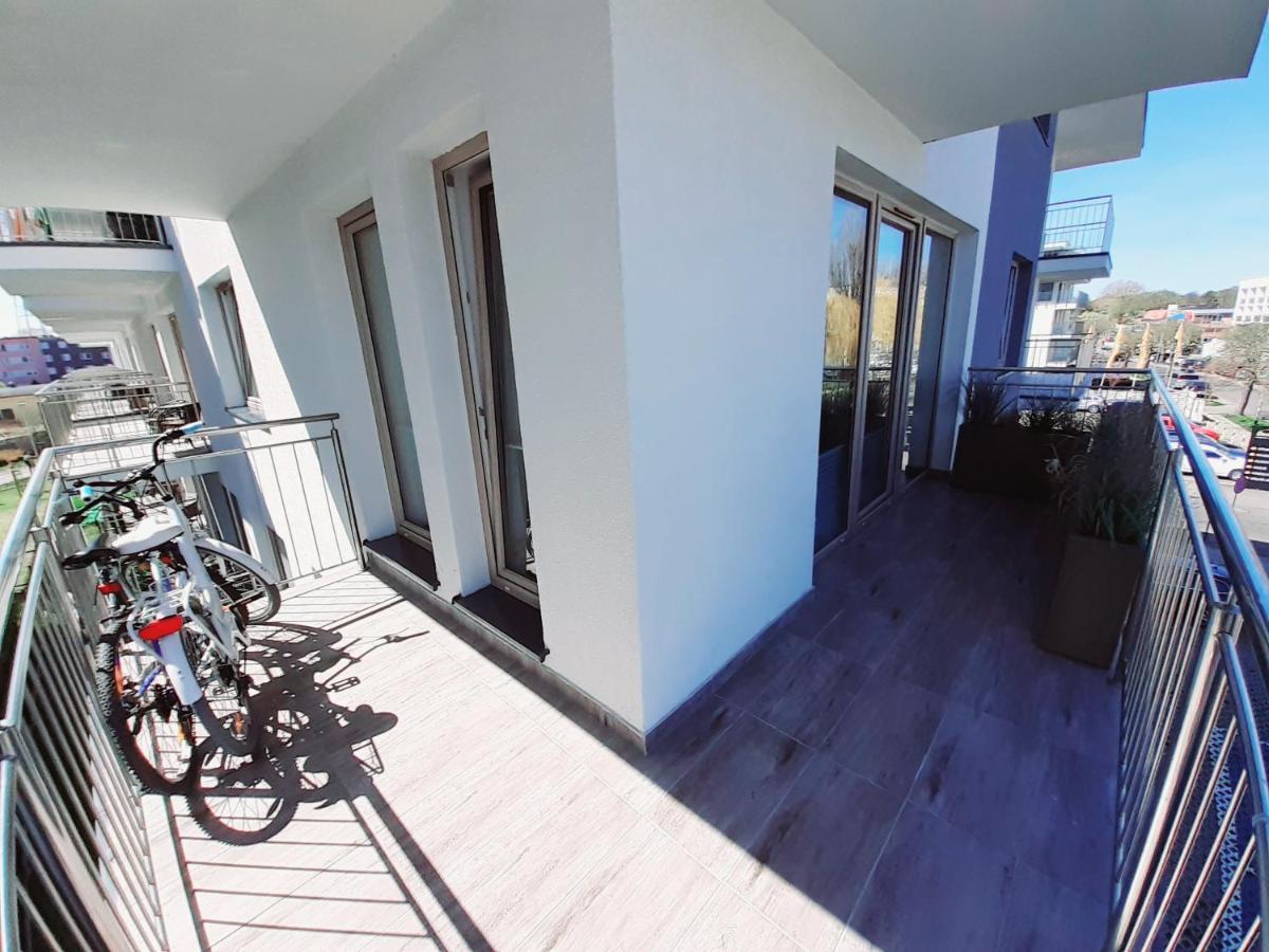 Apartament Kapitanski Mostek 17A Z Widokiem Na Port I Latarnie Morska Oraz Garazem Apartment Kolobrzeg Exterior photo