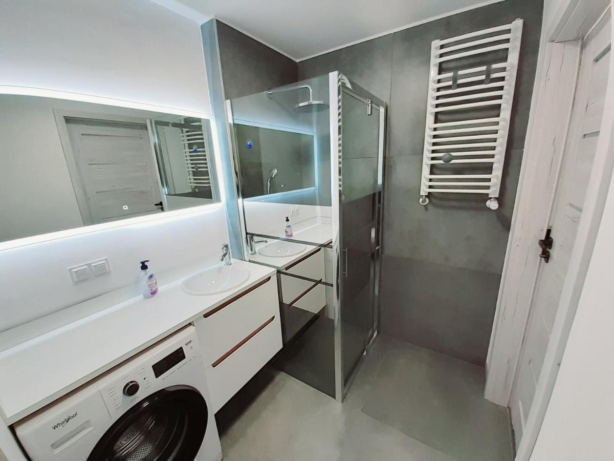 Apartament Kapitanski Mostek 17A Z Widokiem Na Port I Latarnie Morska Oraz Garazem Apartment Kolobrzeg Exterior photo
